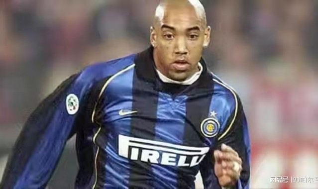 悲催的流星，16岁法甲当主力，21岁在国米要穿10号，30岁家暴